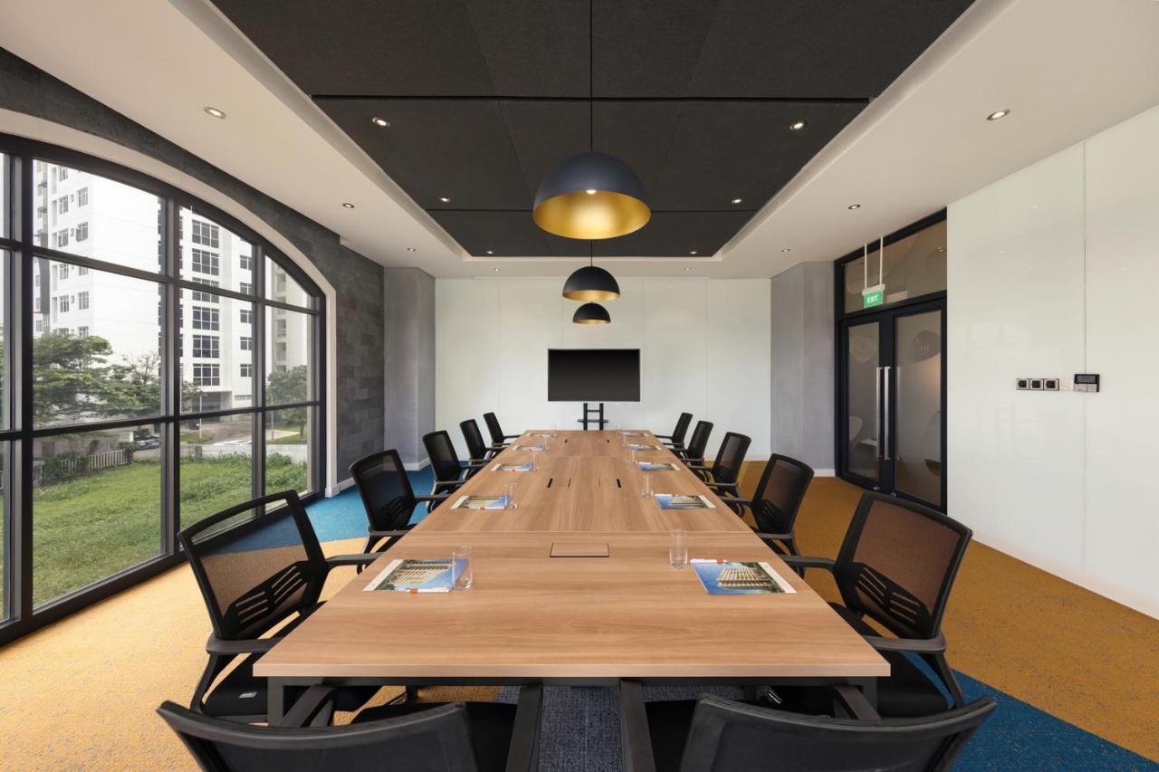 Hiive By Fusion Binh Duong - Vsip 1 Hotel Thuan An Exterior photo